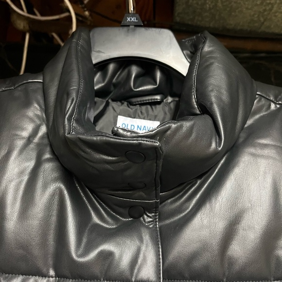 Black Faux Leather Puffer Vest - Picture 8 of 10